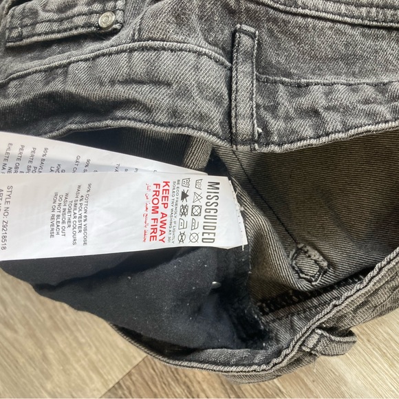 Riot high rise mom Jean from MISSGUIDED. Size 6 - Picture 4 of 6